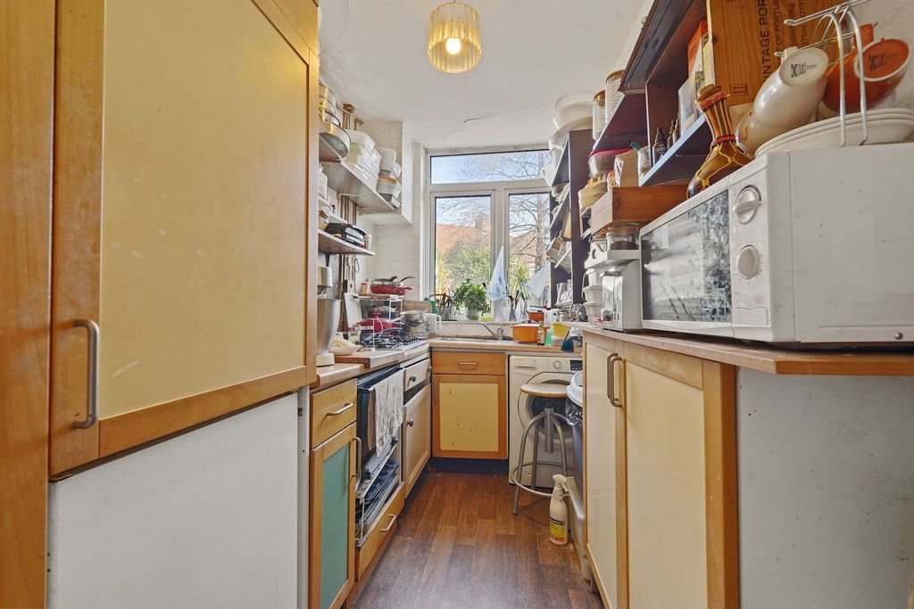 Property photo 2 of 10 Kitchen 