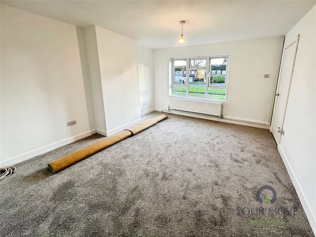 Property photo 3 of 16 Lounge