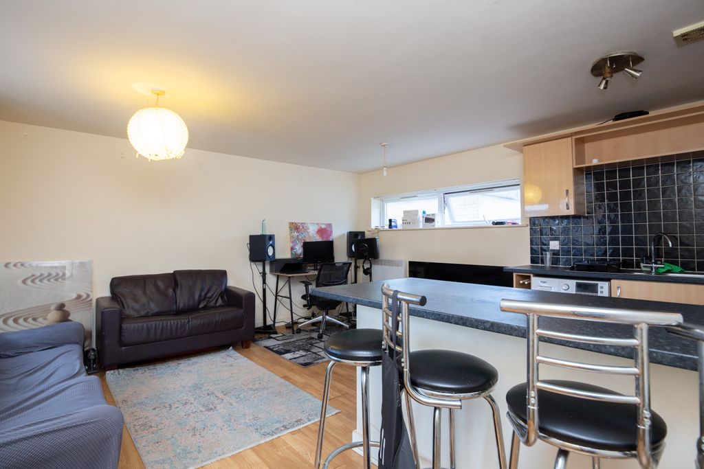 Property photo 2 of 26