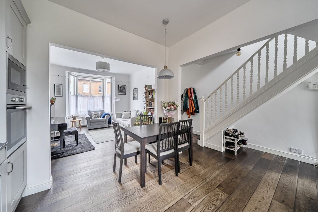 Property photo 2 of 25 Picture No. 15