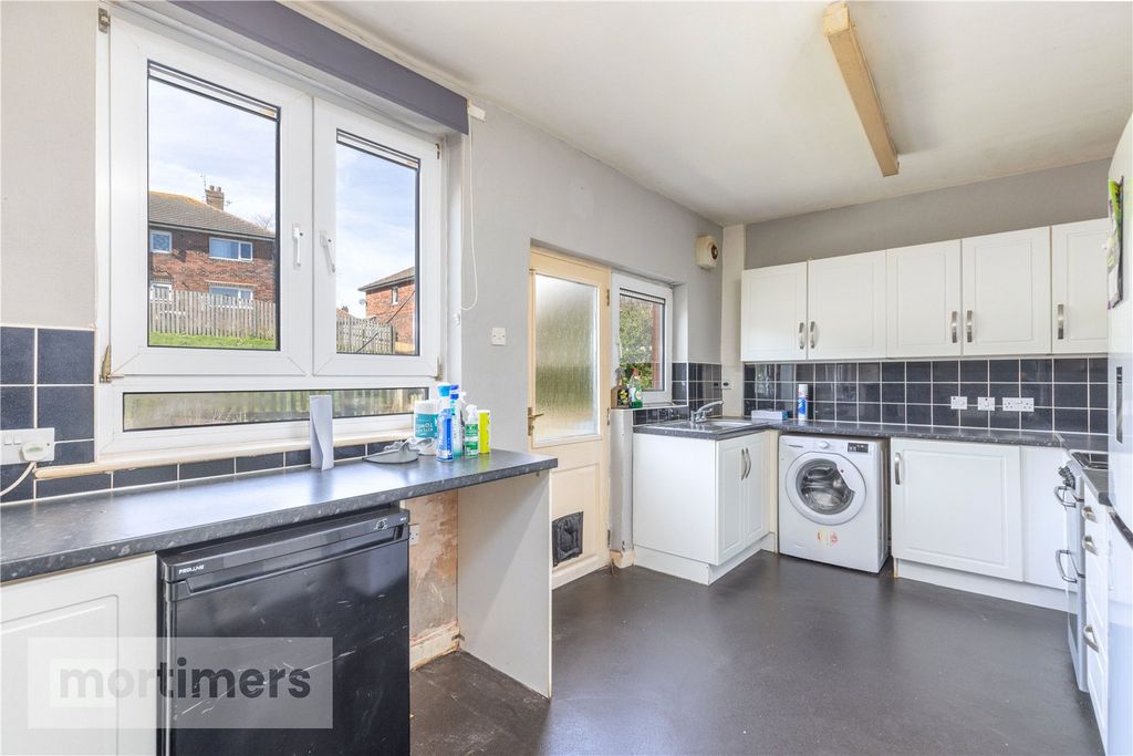 Property photo 2 of 18 Kitchen