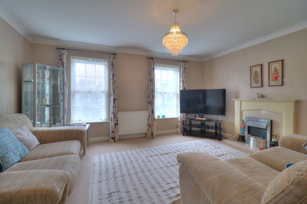 Property photo 2 of 17 Lounge