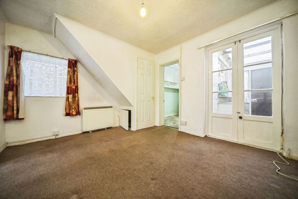 Property photo 3 of 19 Pbox-Img.Jpg