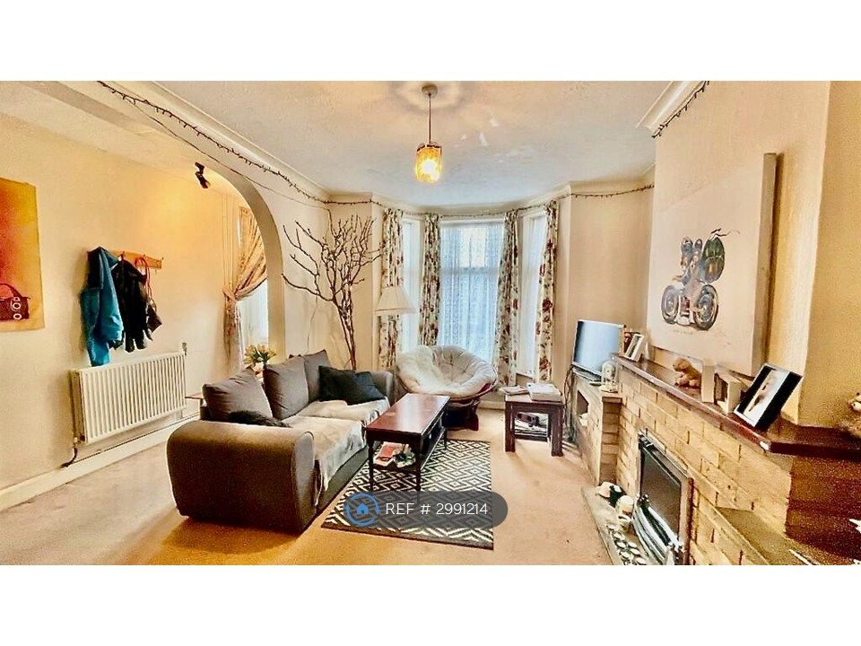 Property photo 3 of 13