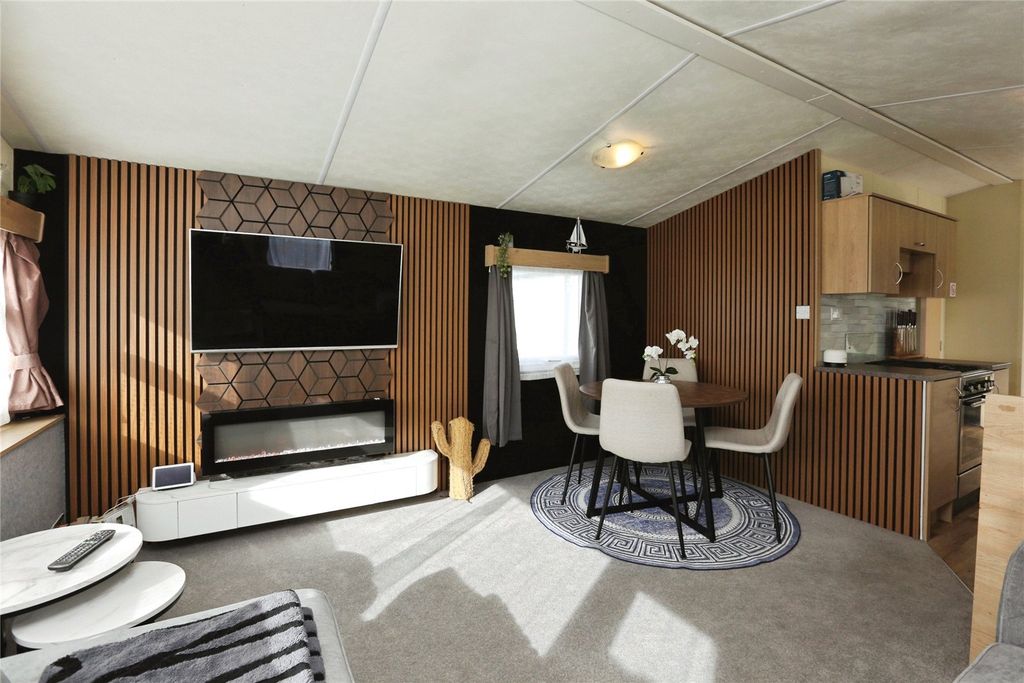 Property photo 2 of 15 Picture No. 10