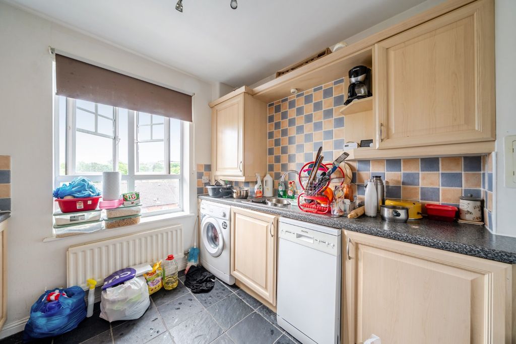 Property photo 2 of 11 Kitchen