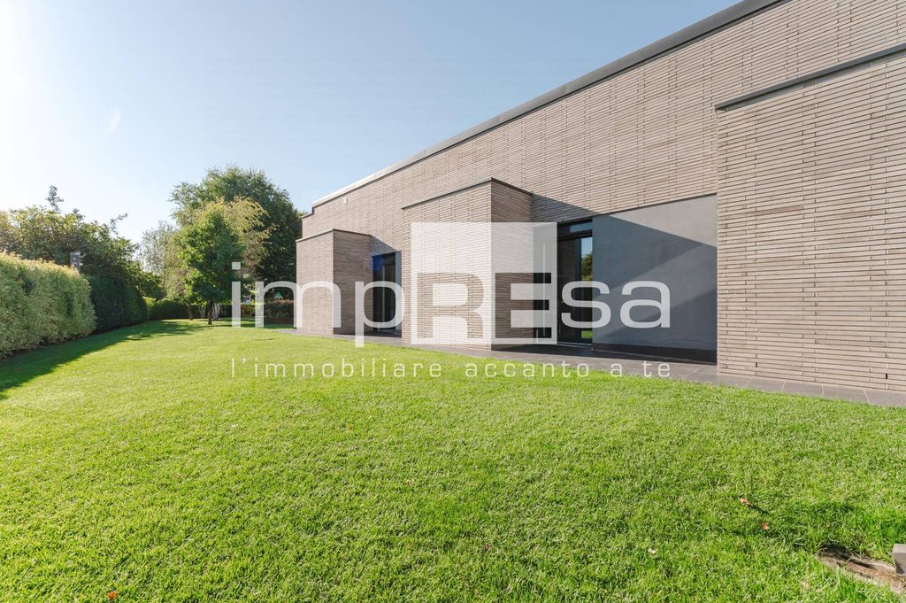 Property photo 3 of 63