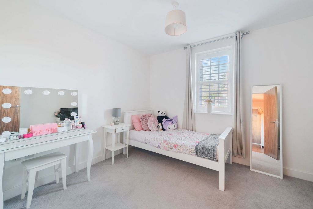 Additional image 10 of 2 bed flat for saleGresham Gardens, Oxted RH8
