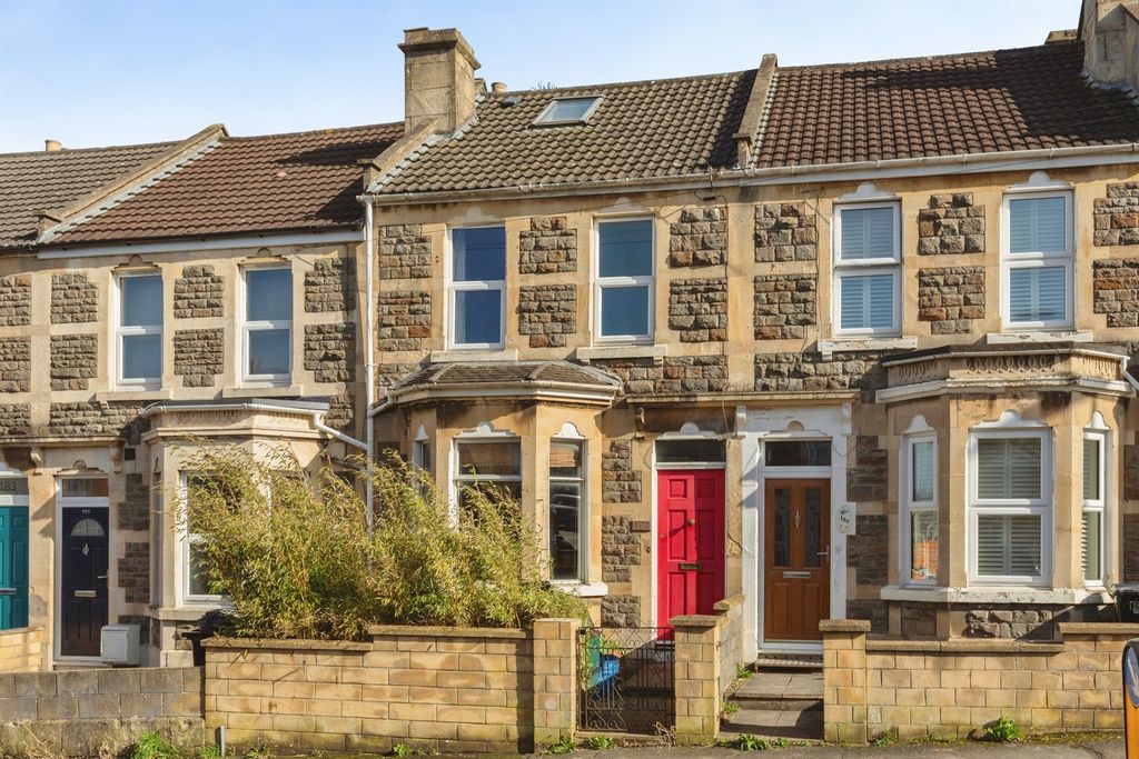 Property photo 1 of 18