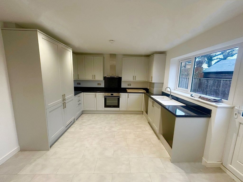 Property photo 2 of 4 Kitchen