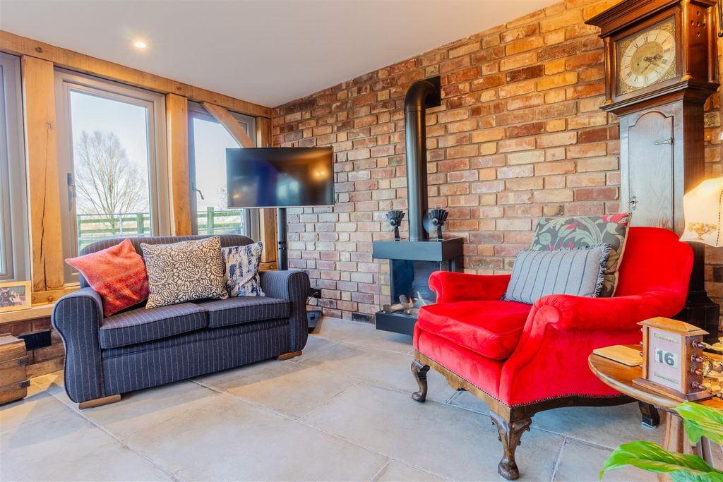 Property photo 2 of 31