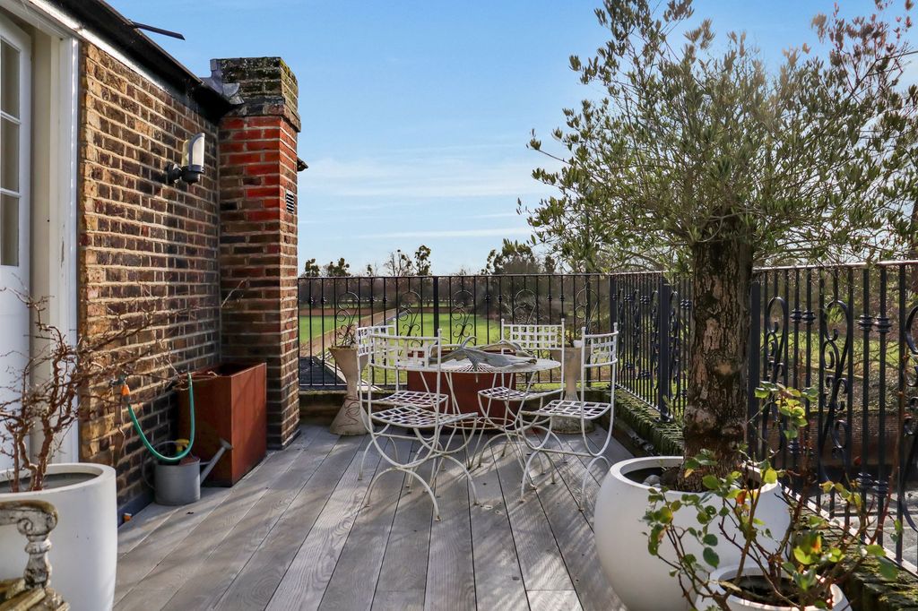 Additional image 28 of 5 bed semi-detached house for saleHampton Court Road, East Molesey KT8
