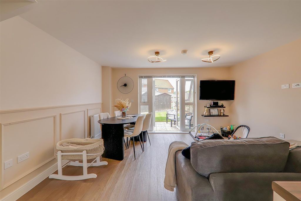 Property photo 3 of 16 Img_5700-Img_5702.Jpg