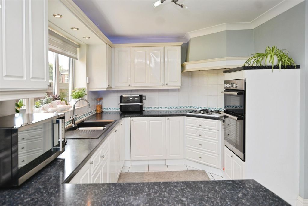 Property photo 3 of 38 Kitchen