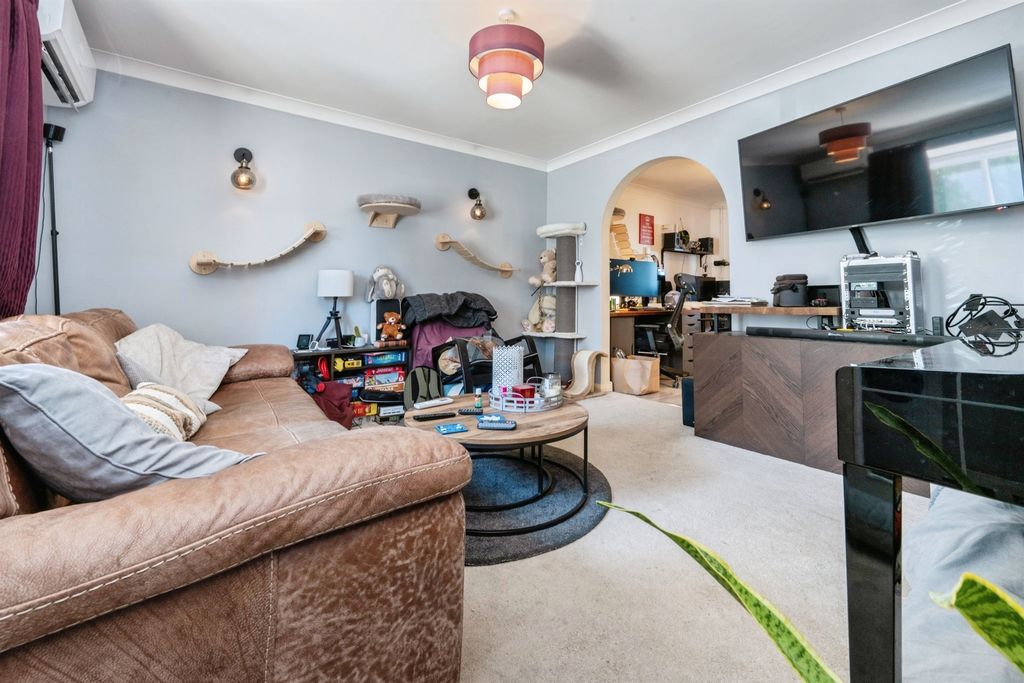 Property photo 2 of 18