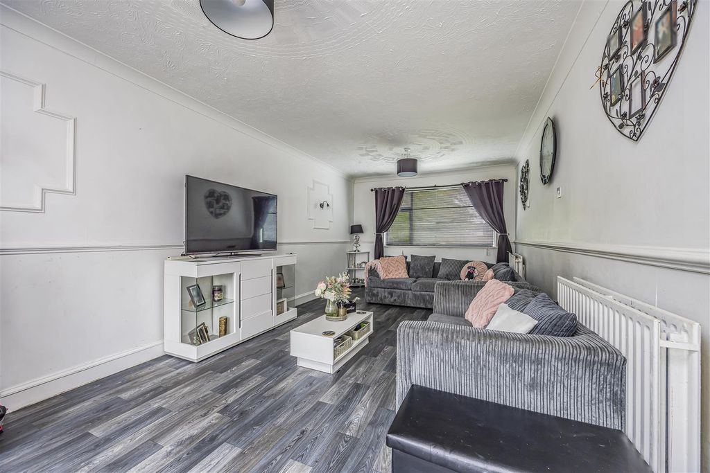 Property photo 3 of 16 57 Curlew Gardens, Waterlooville-Porticomarketing-
