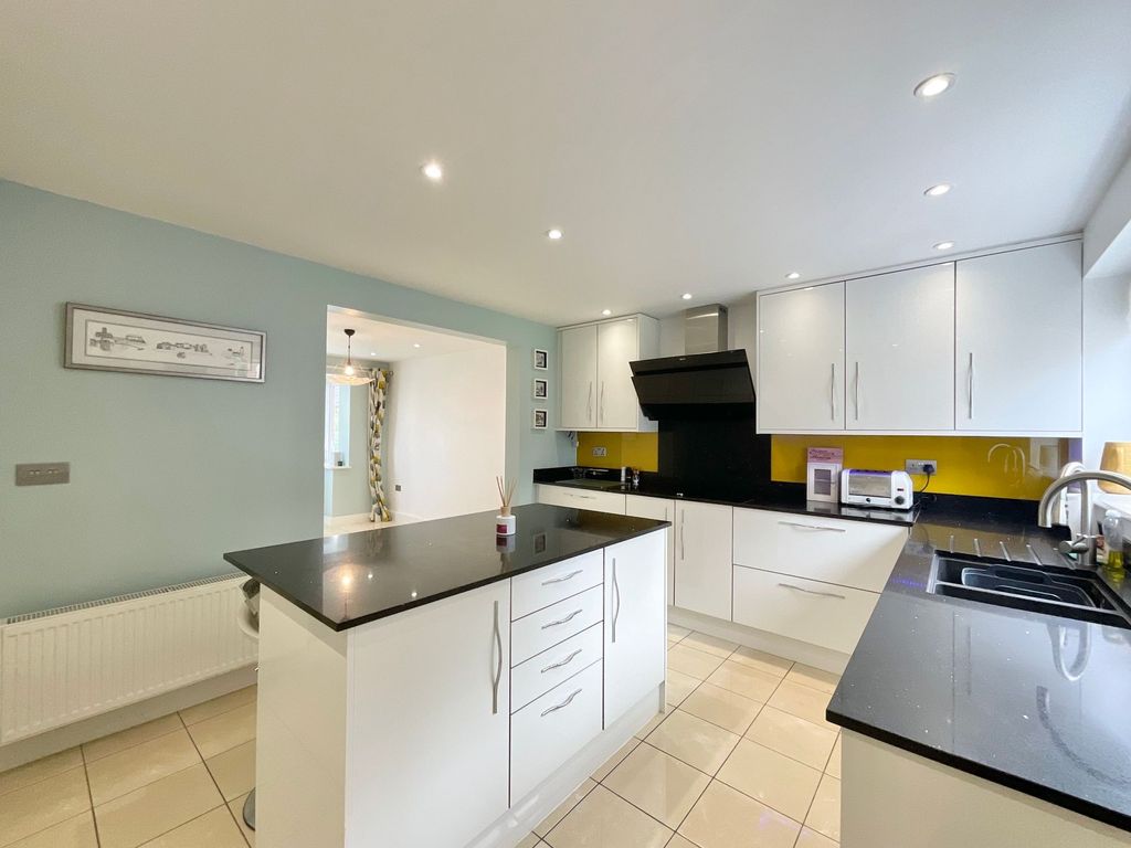 Property photo 2 of 31