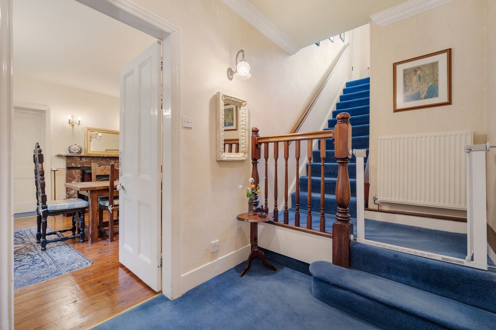 Property photo 3 of 25 Entrance Hall