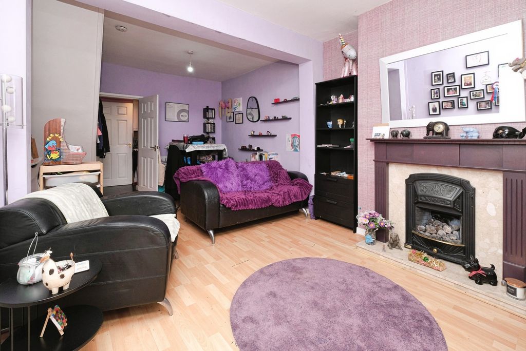 Property photo 2 of 17 Photo