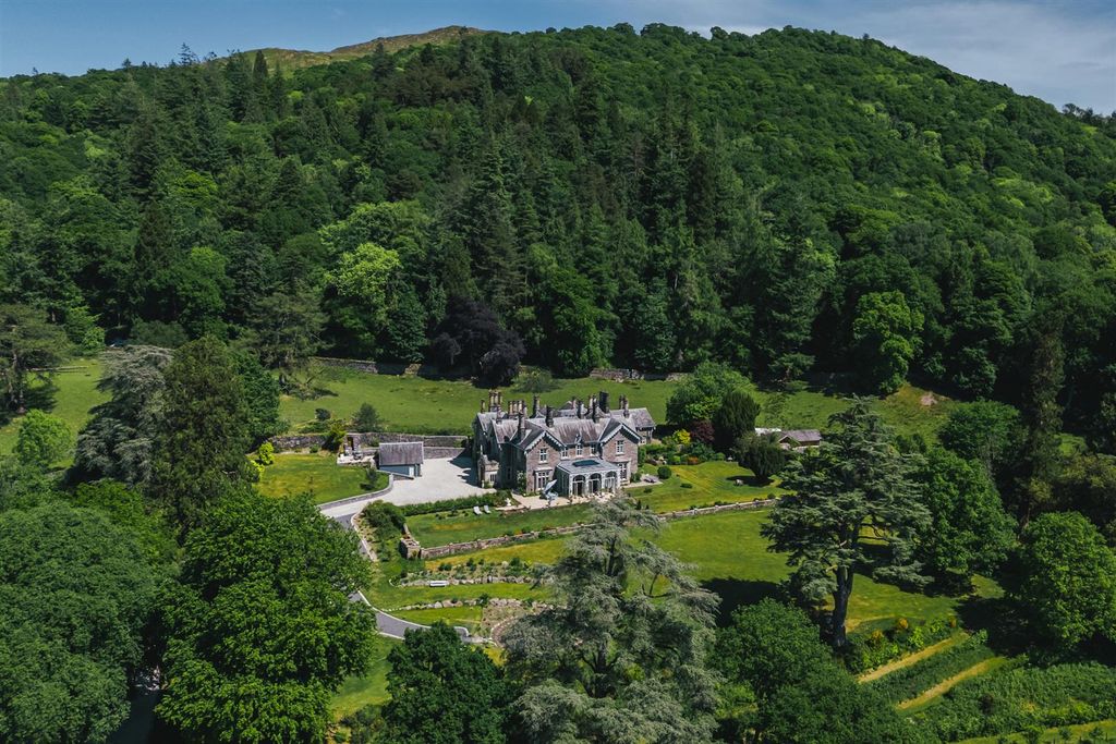 Property photo 1 of 65 Wansfell Holme