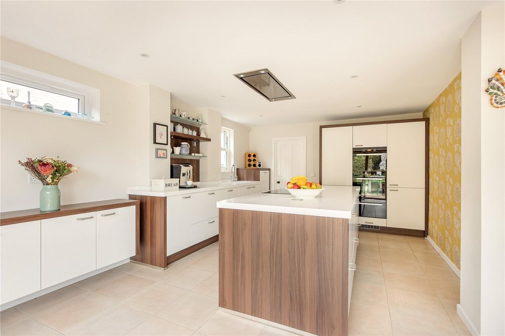 Property photo 2 of 20 Kitchen