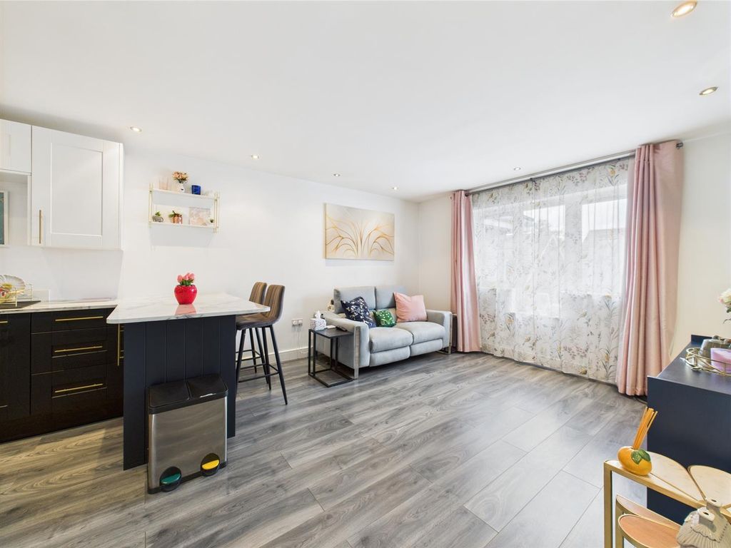 Property photo 2 of 8 Cam05080G0-Pr0096-Still007.Jpg