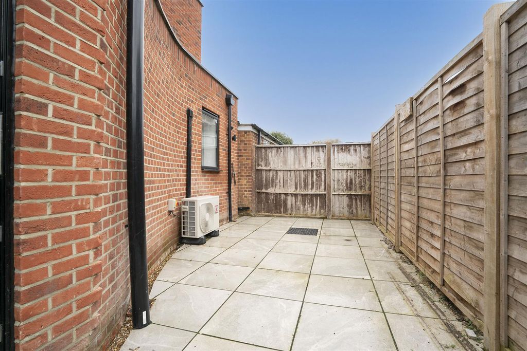 Property photo 3 of 16 7A Christchurch Close Sw19 External 2.Jpg