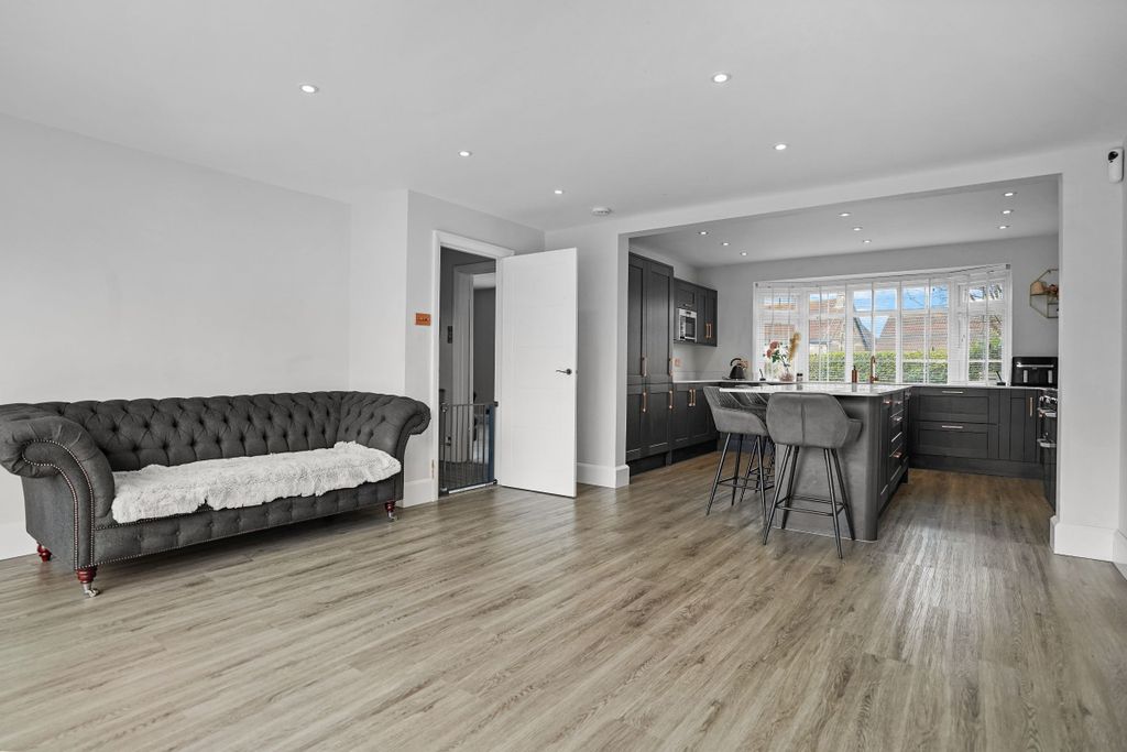 Property photo 3 of 46