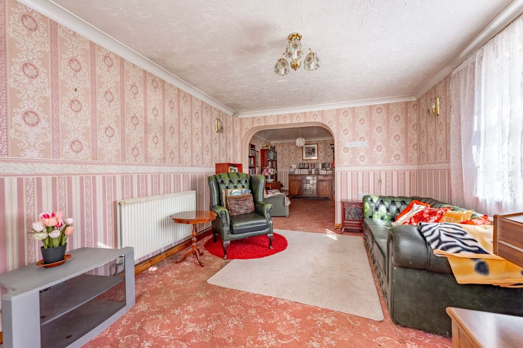 Property photo 2 of 20