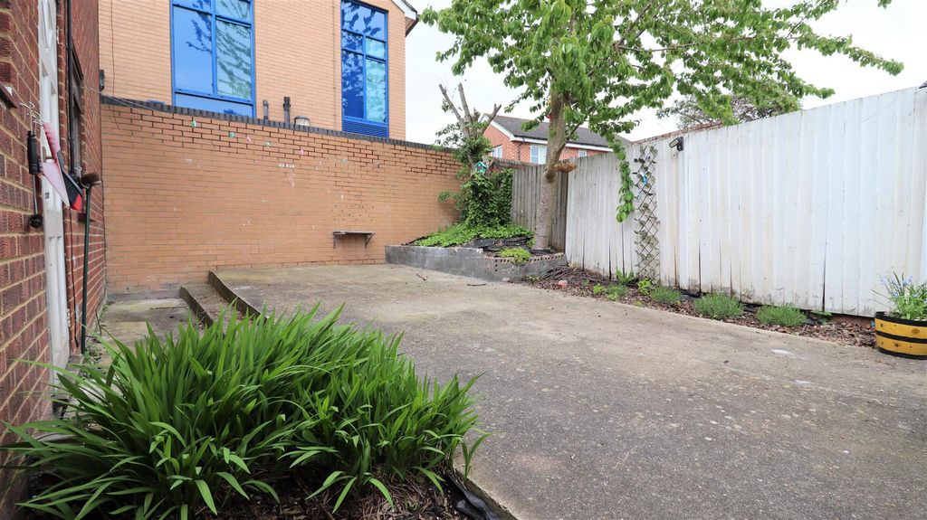 Property photo 1 of 9 Garden .Jpg