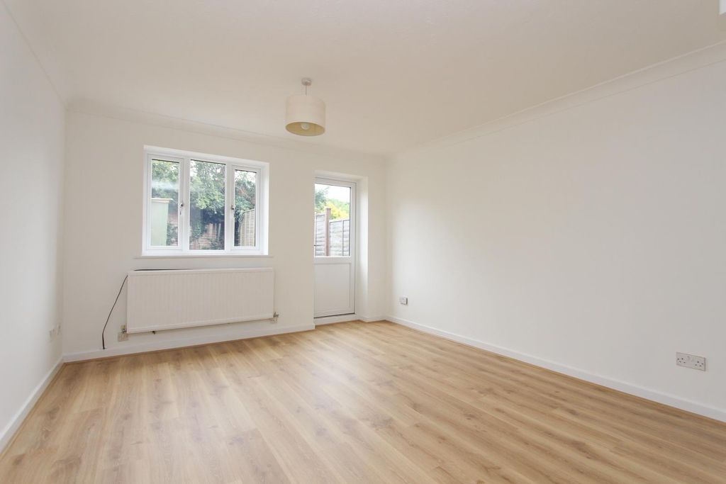 Property photo 2 of 8 Img_0164.Jpg