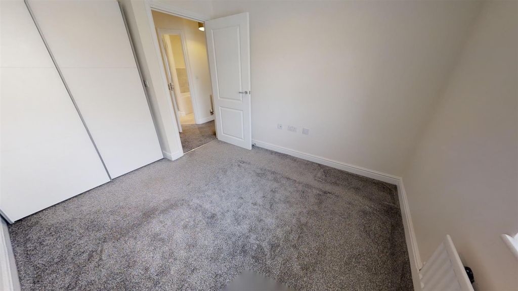 Property photo 3 of 11 Bedroom 1 .Jpg