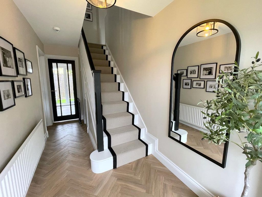Property photo 2 of 20 Entrance Hall