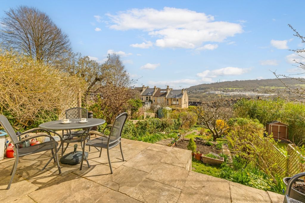 Property photo 2 of 18