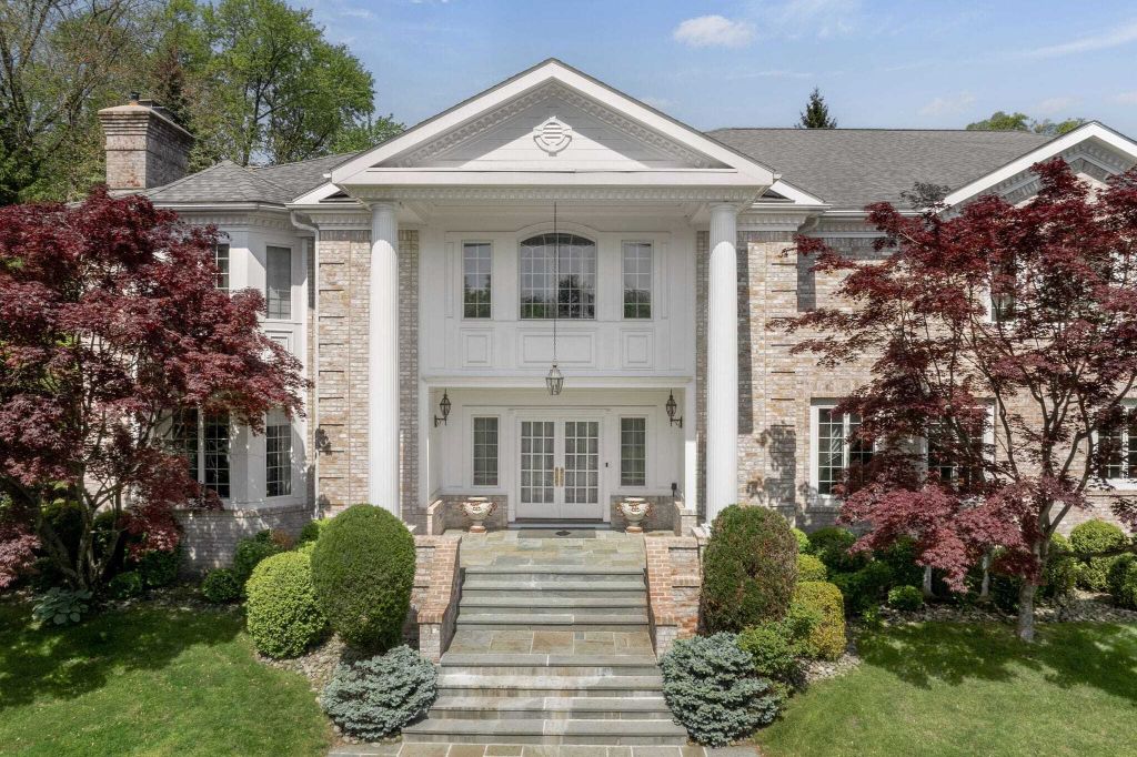 Property photo 1 of 31
