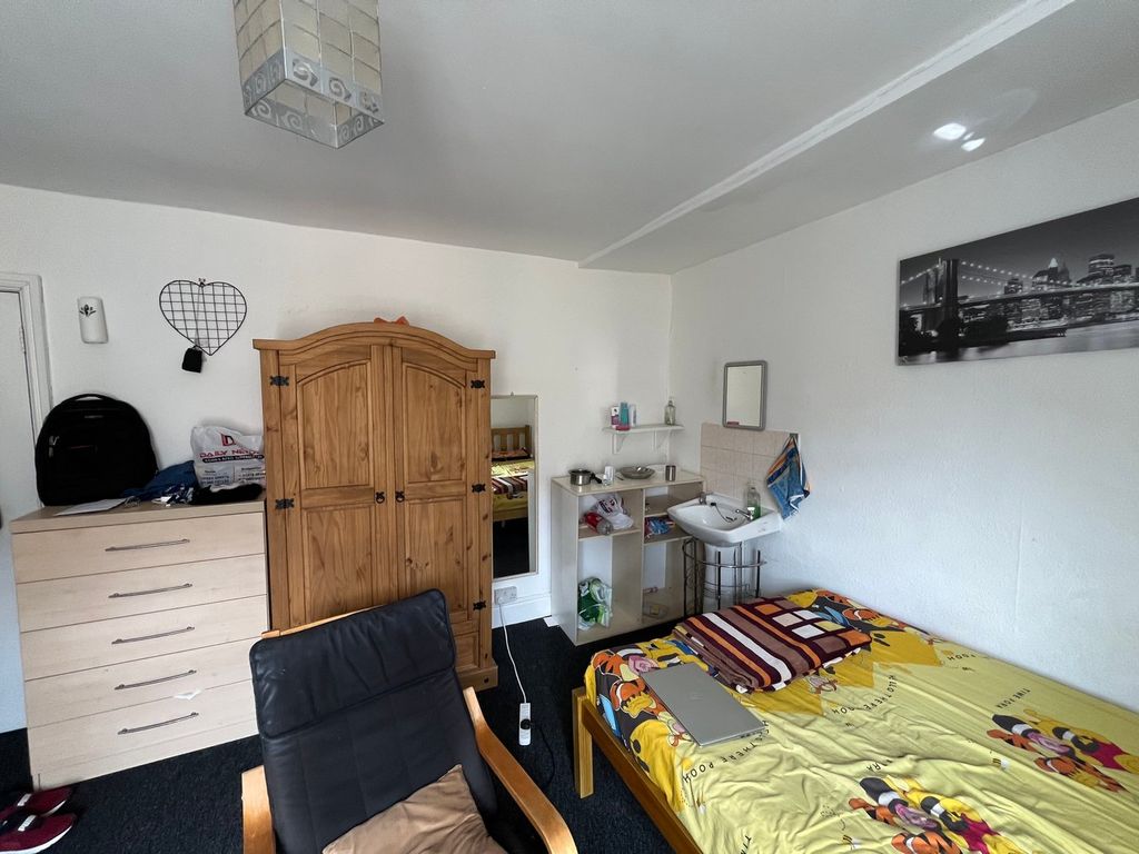 Property photo 3 of 4