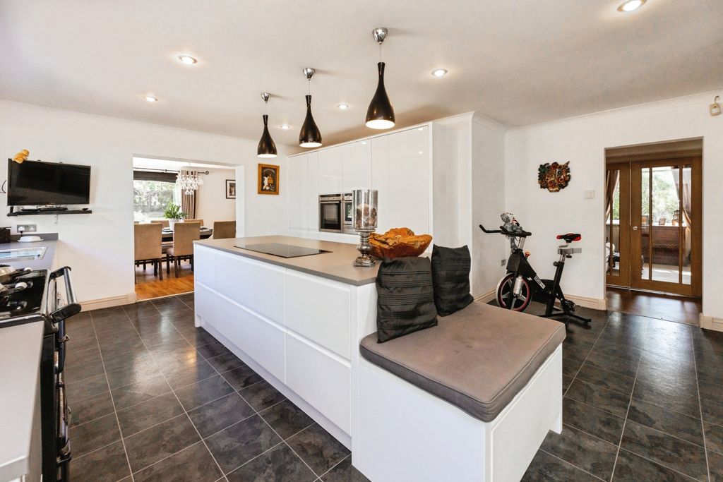 Property photo 3 of 24 Kitchen