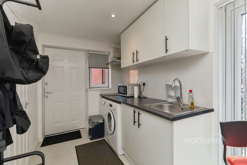 Property photo 3 of 6 Pbox-Img.Jpg