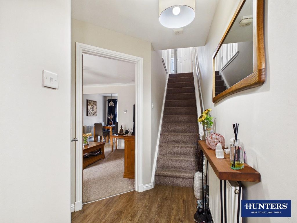 Property photo 2 of 21 Entrance Hall