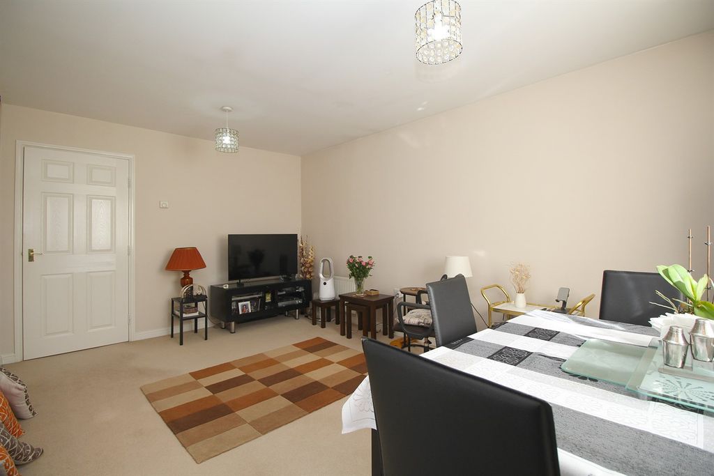 Property photo 3 of 22 Lounge / Diner