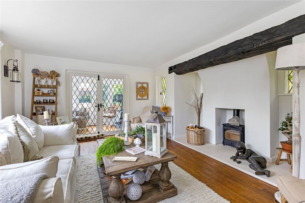Property photo 2 of 14 Sitting Room