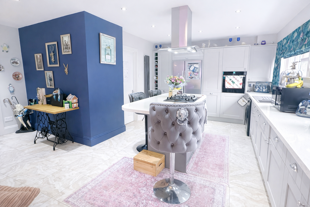 Property photo 3 of 18 Kitchen Pic