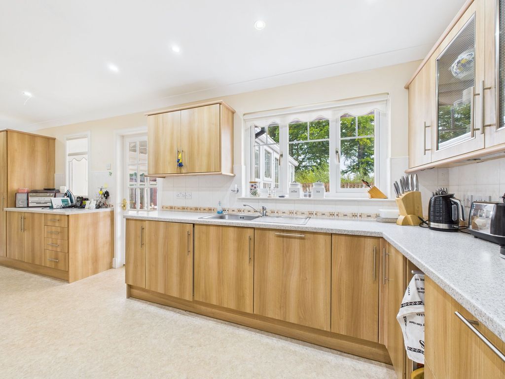 Property photo 3 of 16 Kitchen