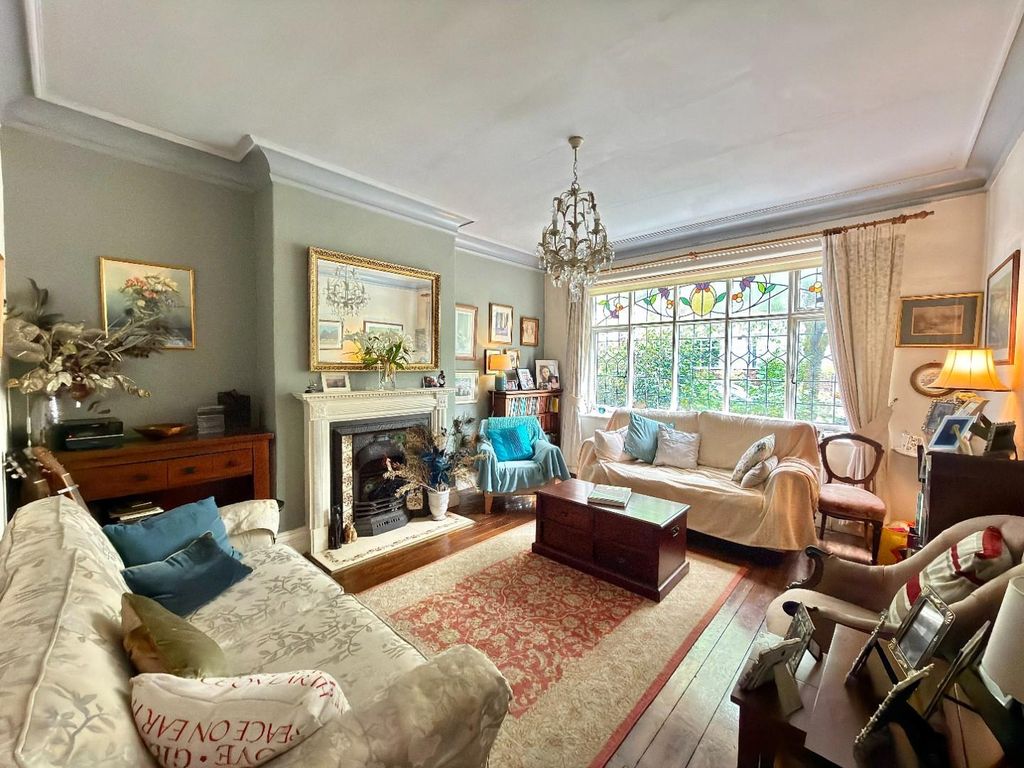 Property photo 2 of 32