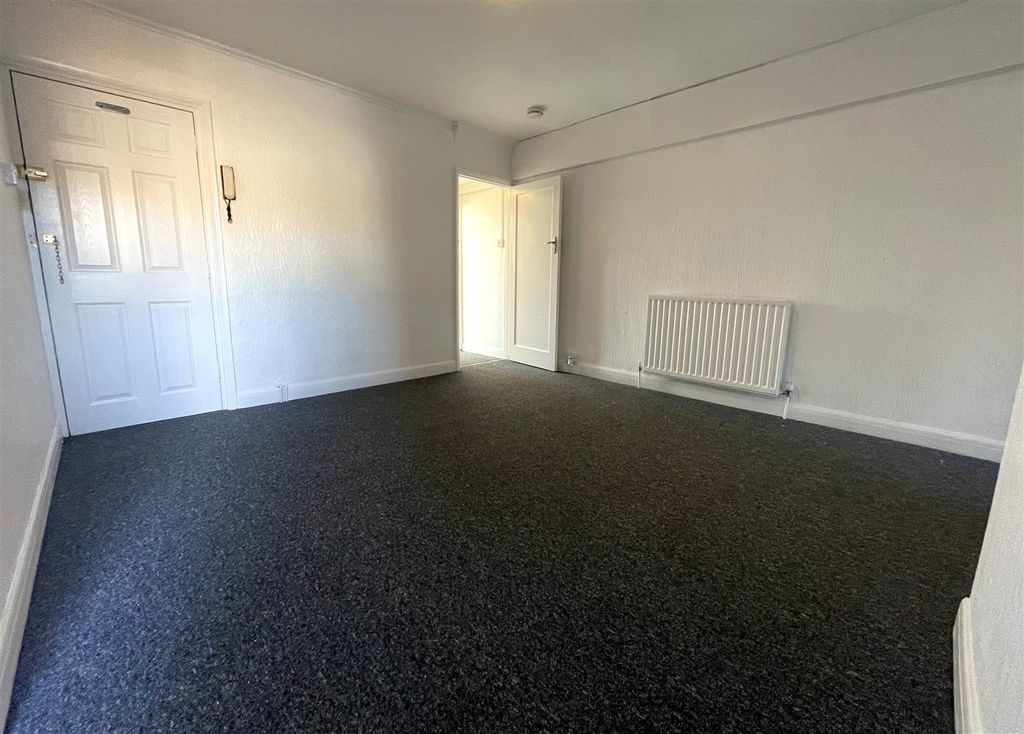 Property photo 3 of 7 Living .3.Jpeg