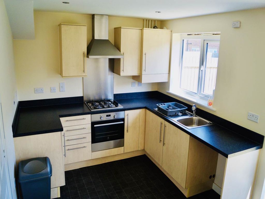 Property photo 3 of 14 Kitchen