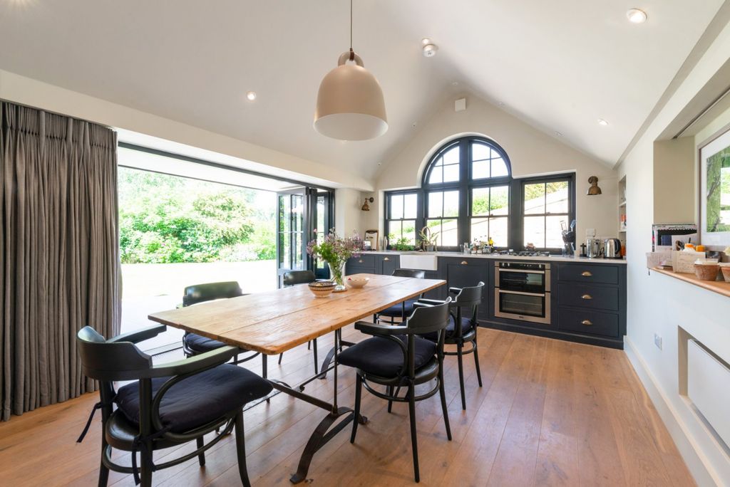 Property photo 2 of 14 Vaulted Kitchen