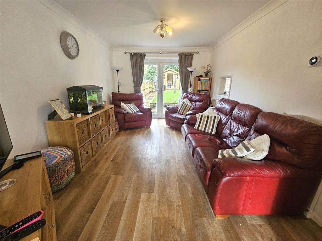 Property photo 3 of 12 Lounge.Jpg