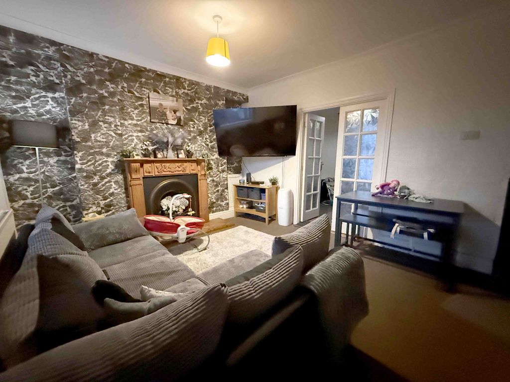 Property photo 3 of 11 Gallery