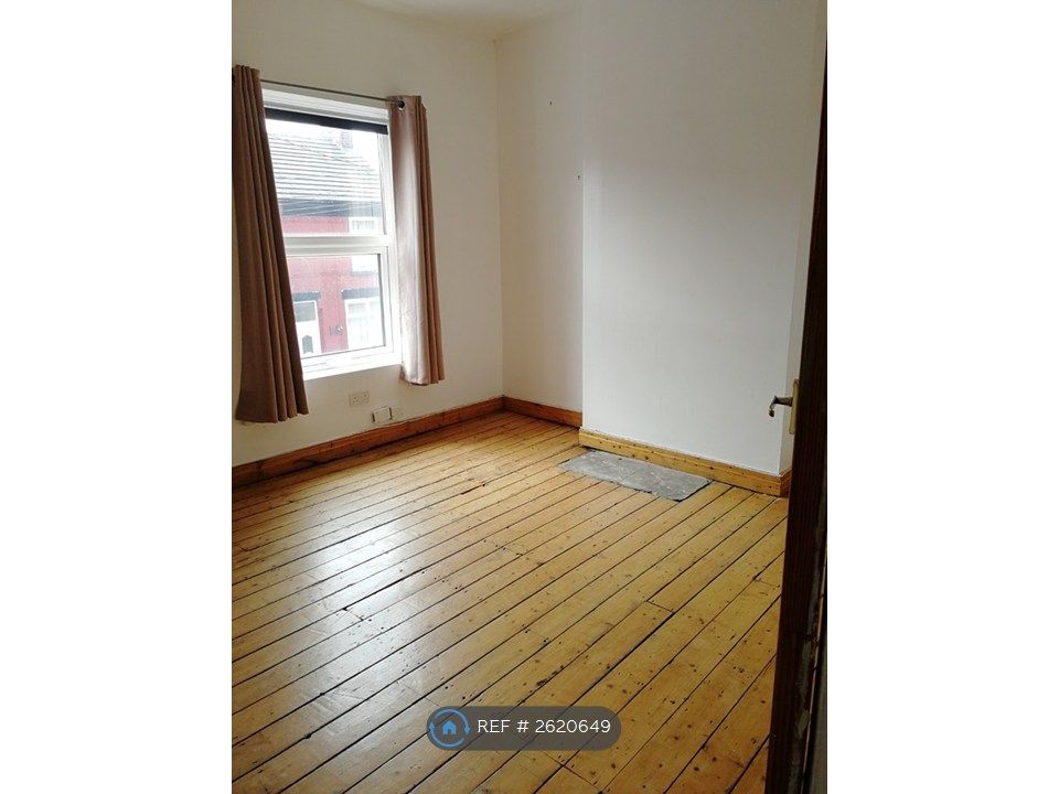 Property photo 2 of 11 Master Bedroom